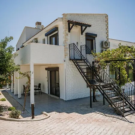 Ali Baba Ciftligi Bed & Breakfast Alacati